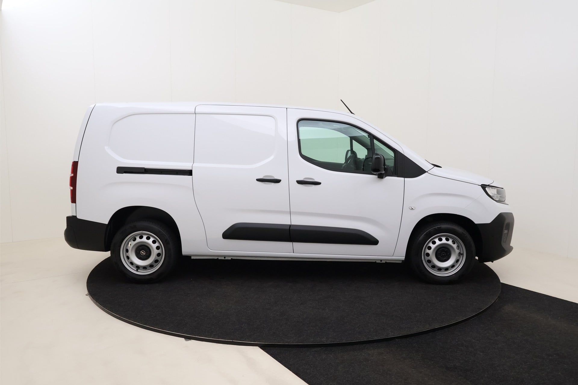 Opel Combo Cargo L2H1 Heavy 1.5 Turbo D 100 hp S/S MT6 photo