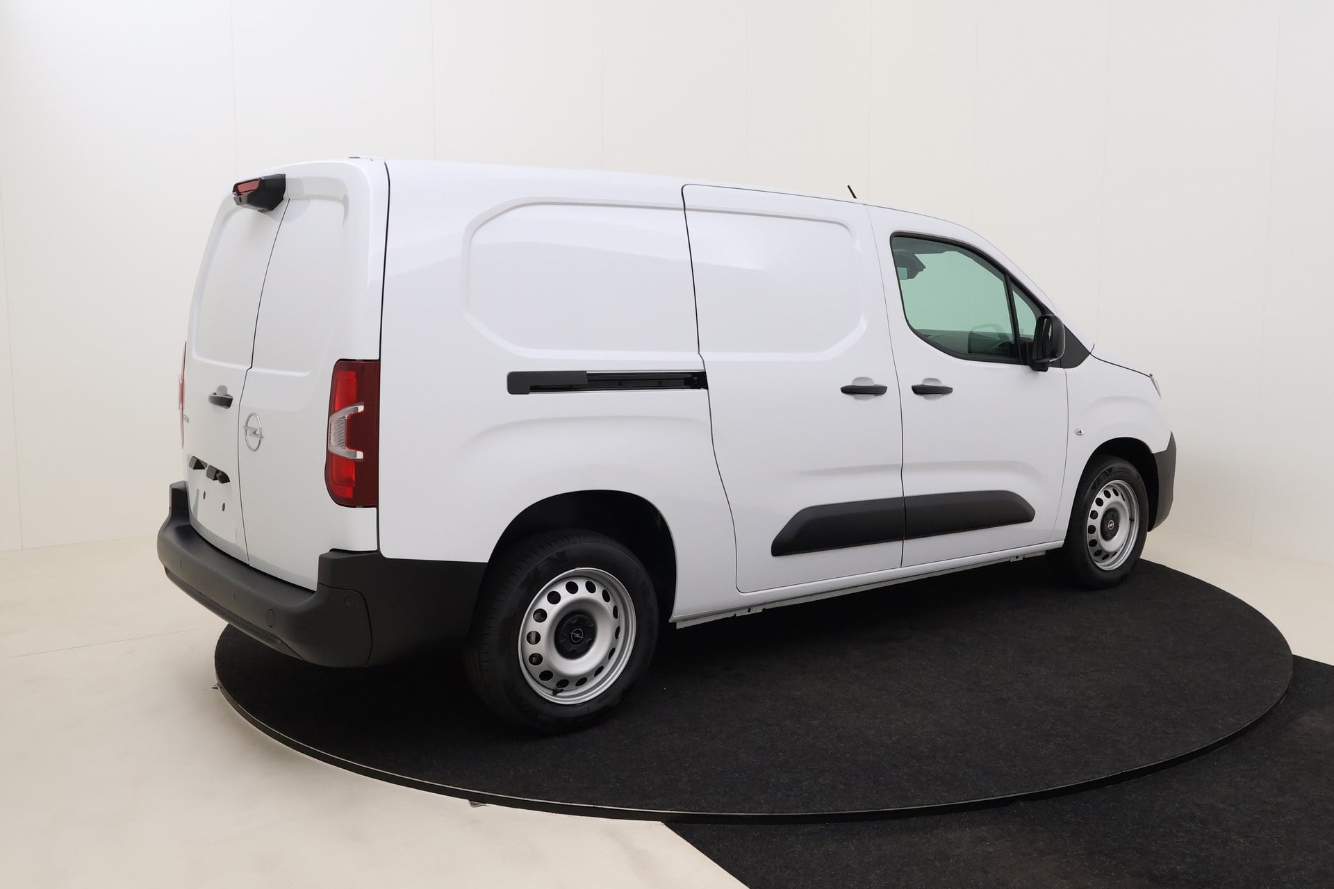 Opel Combo Cargo L2H1 Heavy 1.5 Turbo D 100 hp S/S MT6 photo