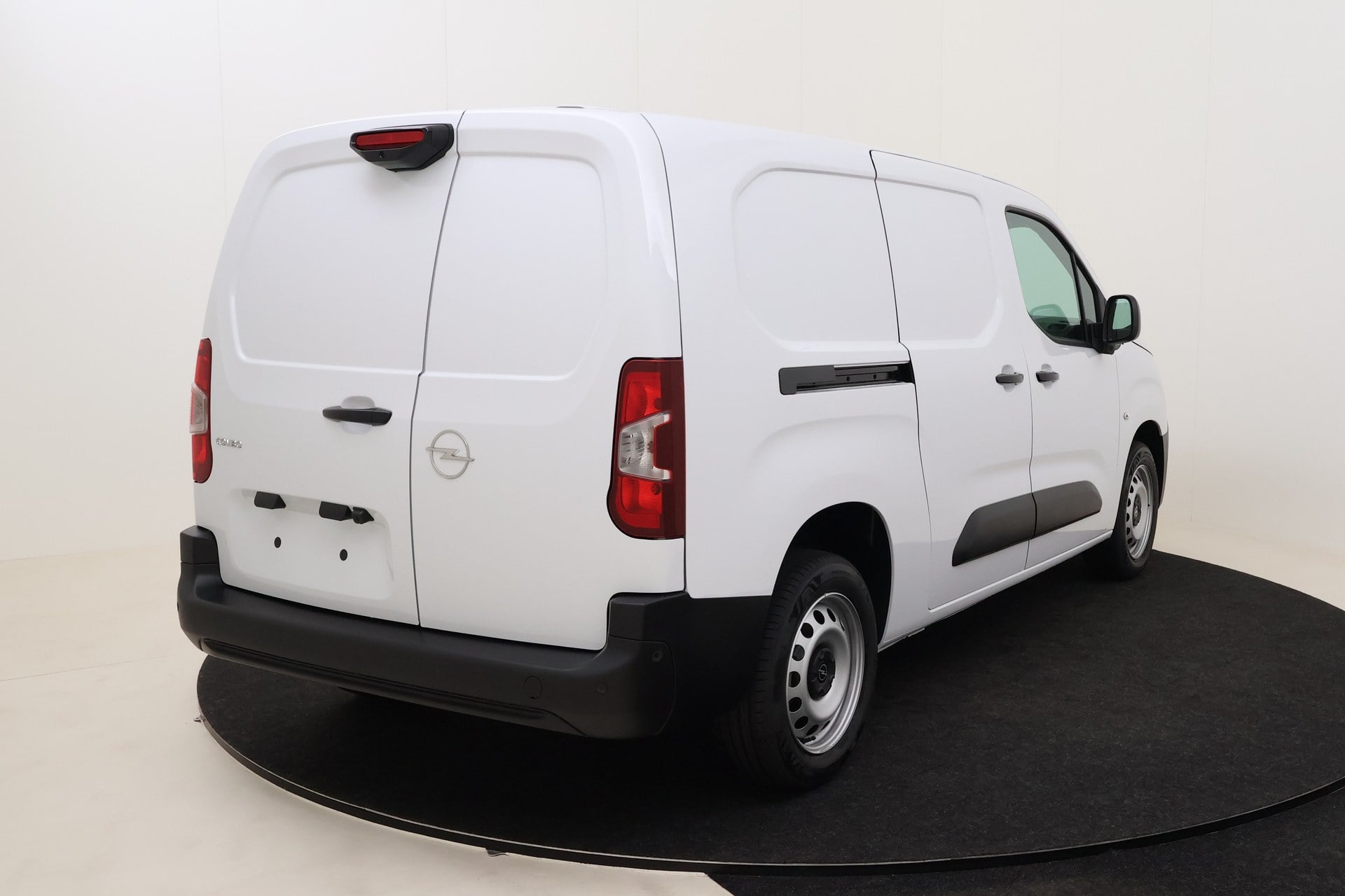 Opel Combo Cargo L2H1 Heavy 1.5 Turbo D 100 hp S/S MT6 photo
