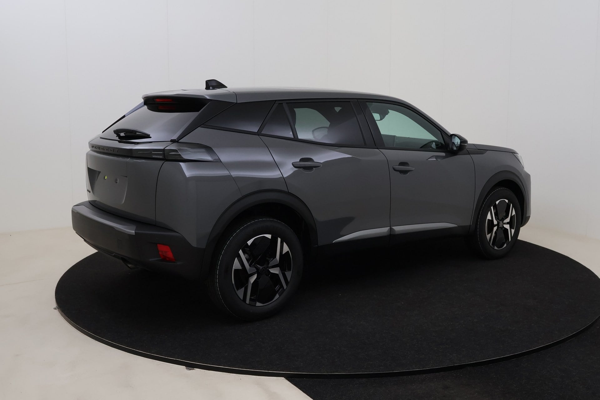 Peugeot 2008 Allure  1.2 Turbo 100 hp Man. 6 photo