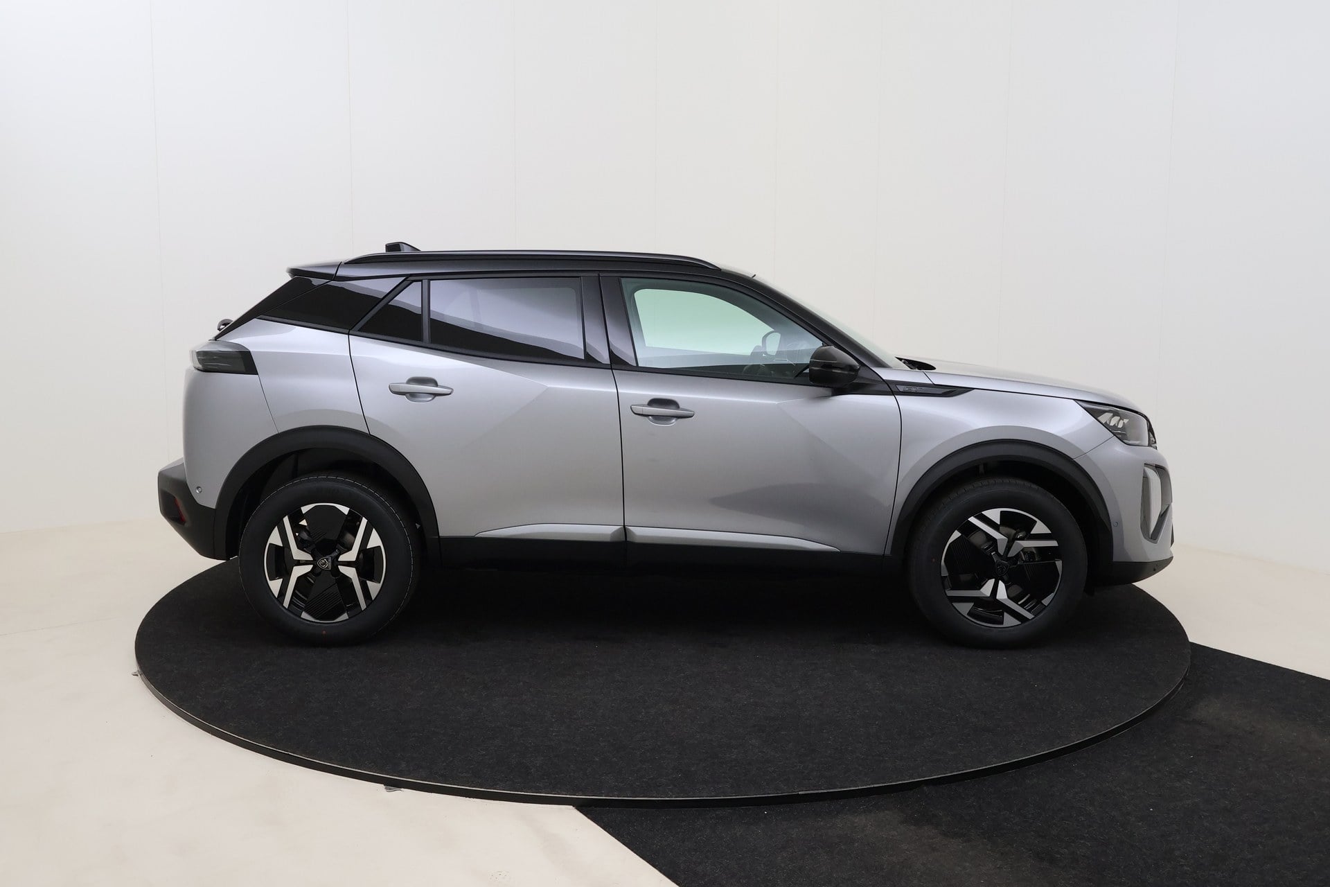 Peugeot 2008 GT Hybrid 145 hp e-DSC6 photo