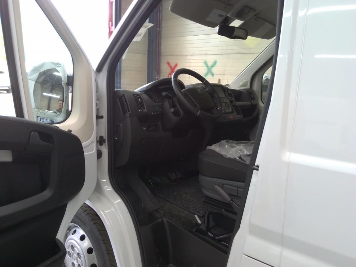 Peugeot Boxer L3H2 75 kWh Peugeot e-Boxer L3H2 75 kWh photo