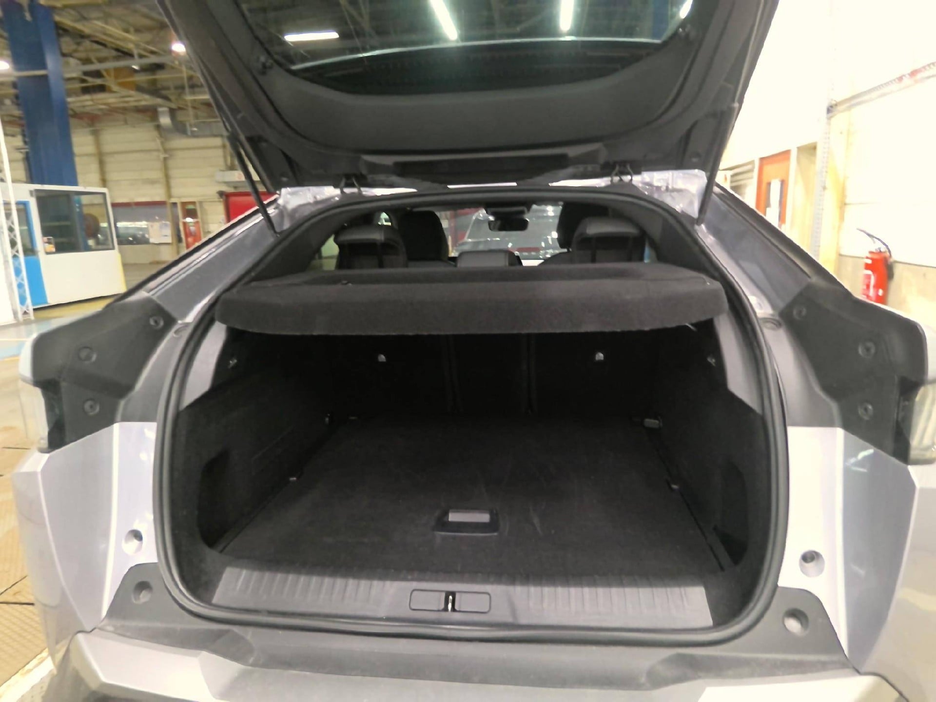 Peugeot 3008 Allure Hybrid 145 e-DCS6 photo