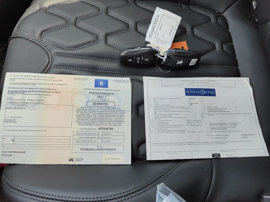 Peugeot 3008 1.6 HYBRID 180 e-Auto8 Allure Pack 5d !!! Damaged Car !!! photo