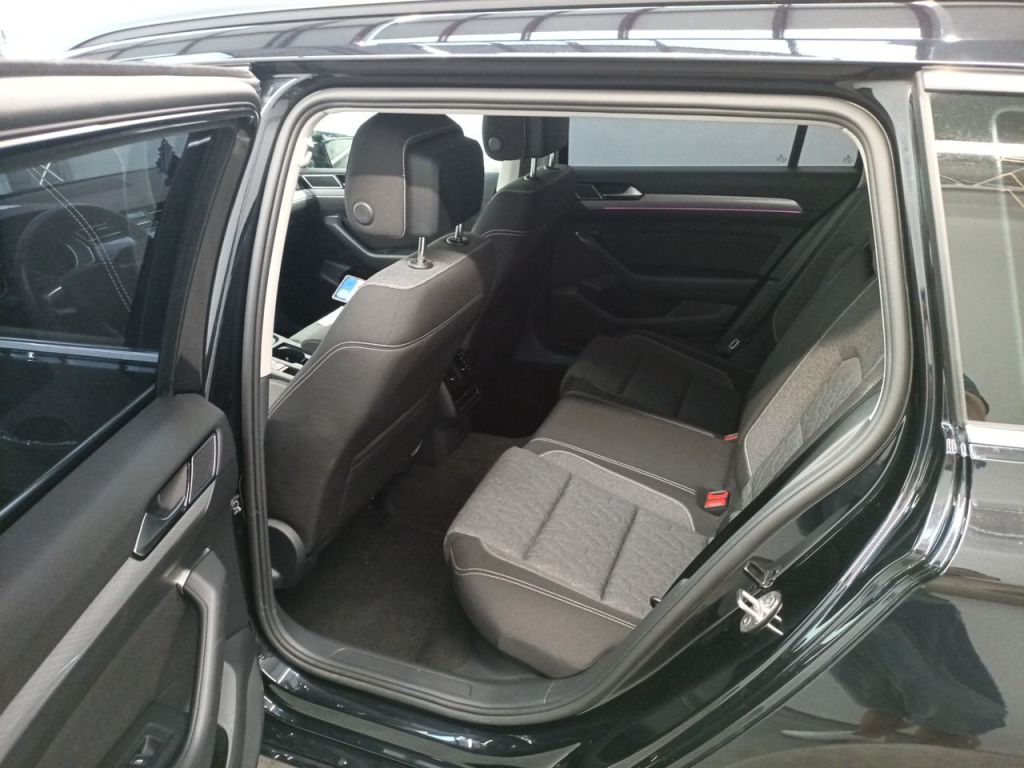 Volkswagen Passat Variant 2.0 TDI SCR 110kW DSG7 Style Business 5d photo