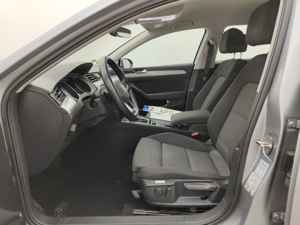 Volkswagen Passat Variant 2.0 TDI 90kW DSG Style Business 5d photo