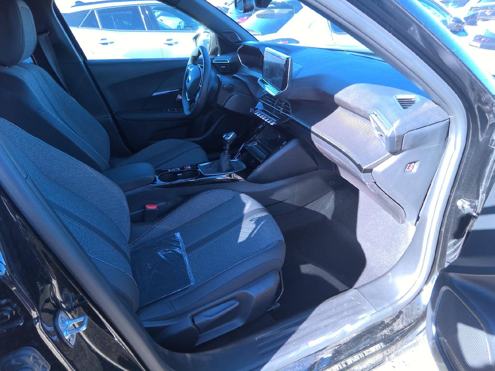 Peugeot 2008 Allure 100 HP S&S BVM6 photo