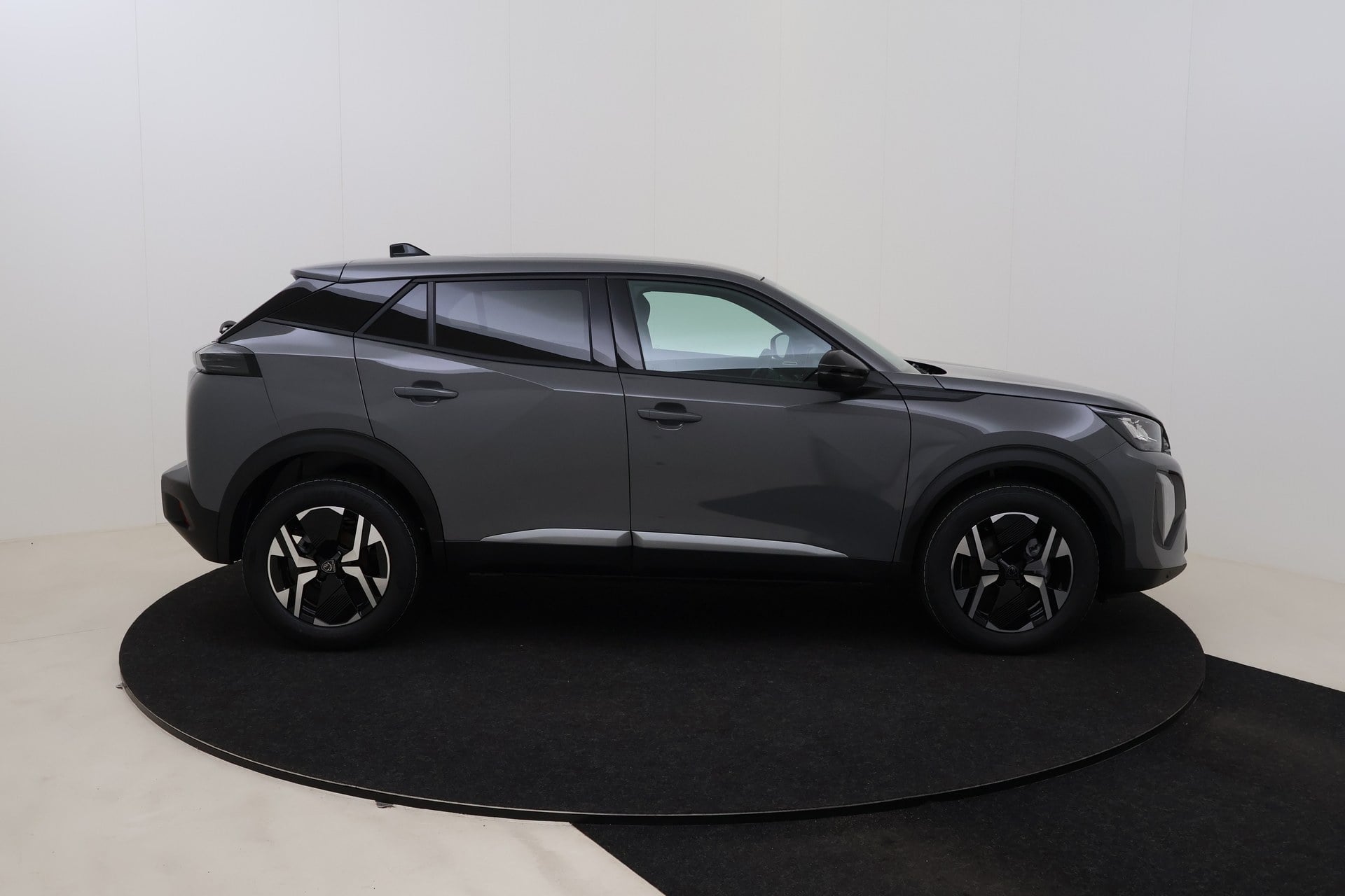 Peugeot 2008 Allure  1.2 Turbo 100 hp Man. 6 photo