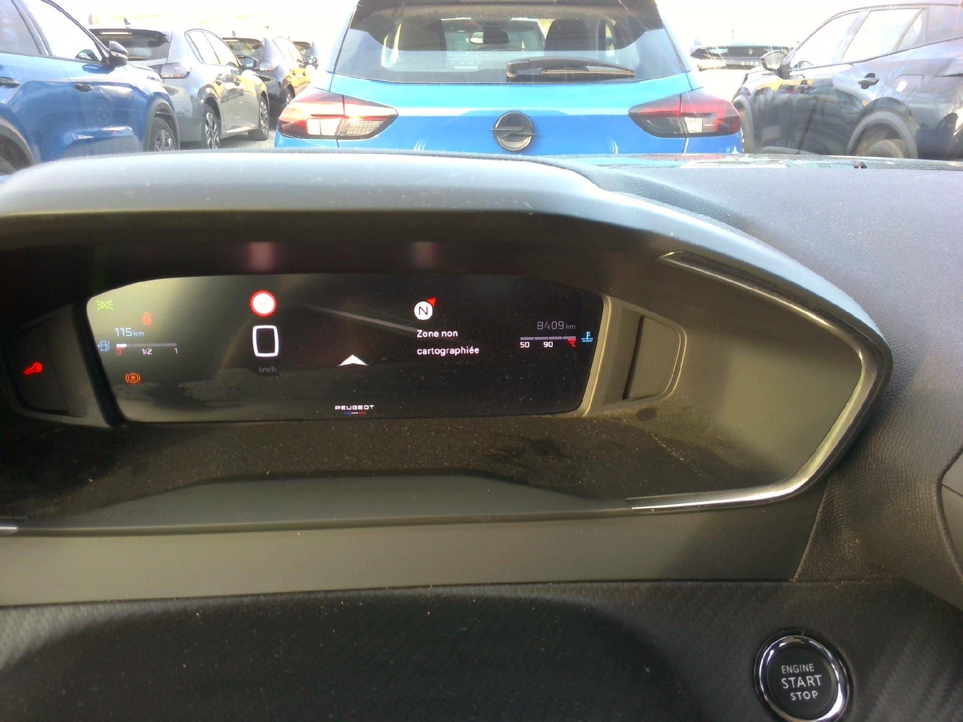 Peugeot 2008 Allure 100 HP S&S BVM6 photo