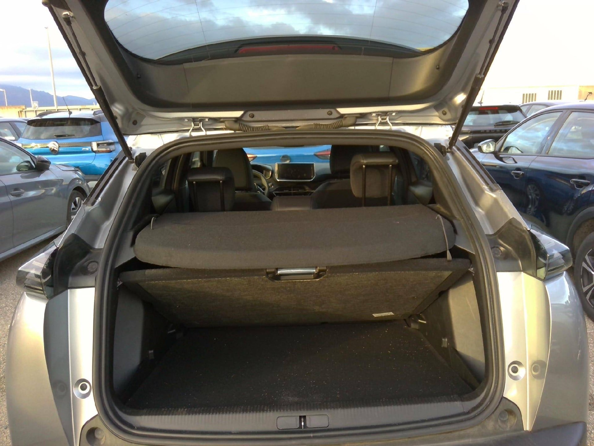 Peugeot 2008 Allure 100 HP S&S BVM6 photo