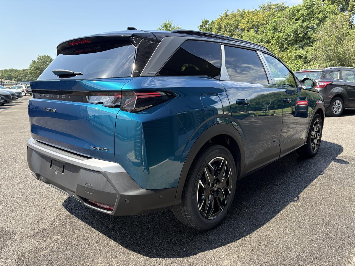 Peugeot 5008 GT 1.2 HYBRID 145 E-DCS6 photo