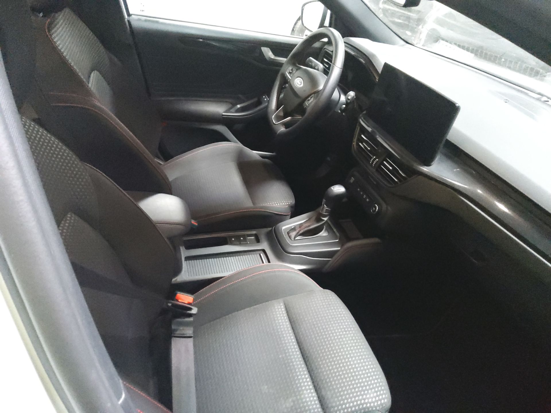 FORD Focus Berlina 1.0 Ecoboost 114KW 155CV S6.2 AutomÃ¡tico ST-LINE X(Winterpack) photo