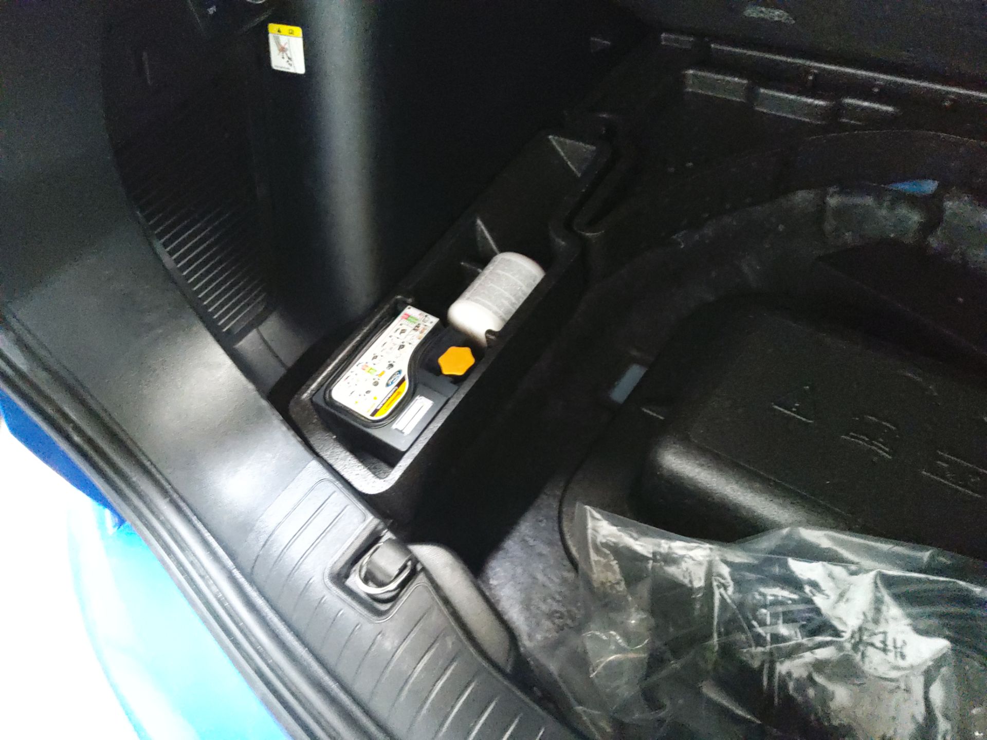 FORD Kuga 2.5 PHEV 243cv Automatico WT gancho St Line X(Pano-Roof + Winterpack + Tow bar) photo