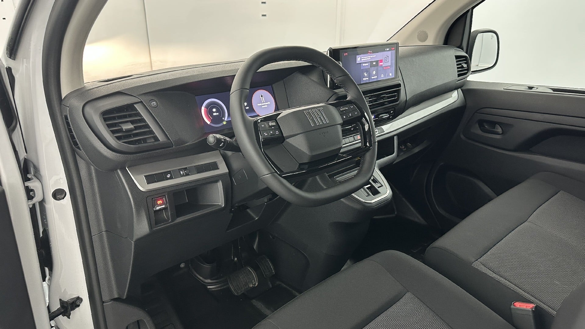 Fiat Scudo Pack Premium Connect (XL) 2.0 BlueHDi 180 photo