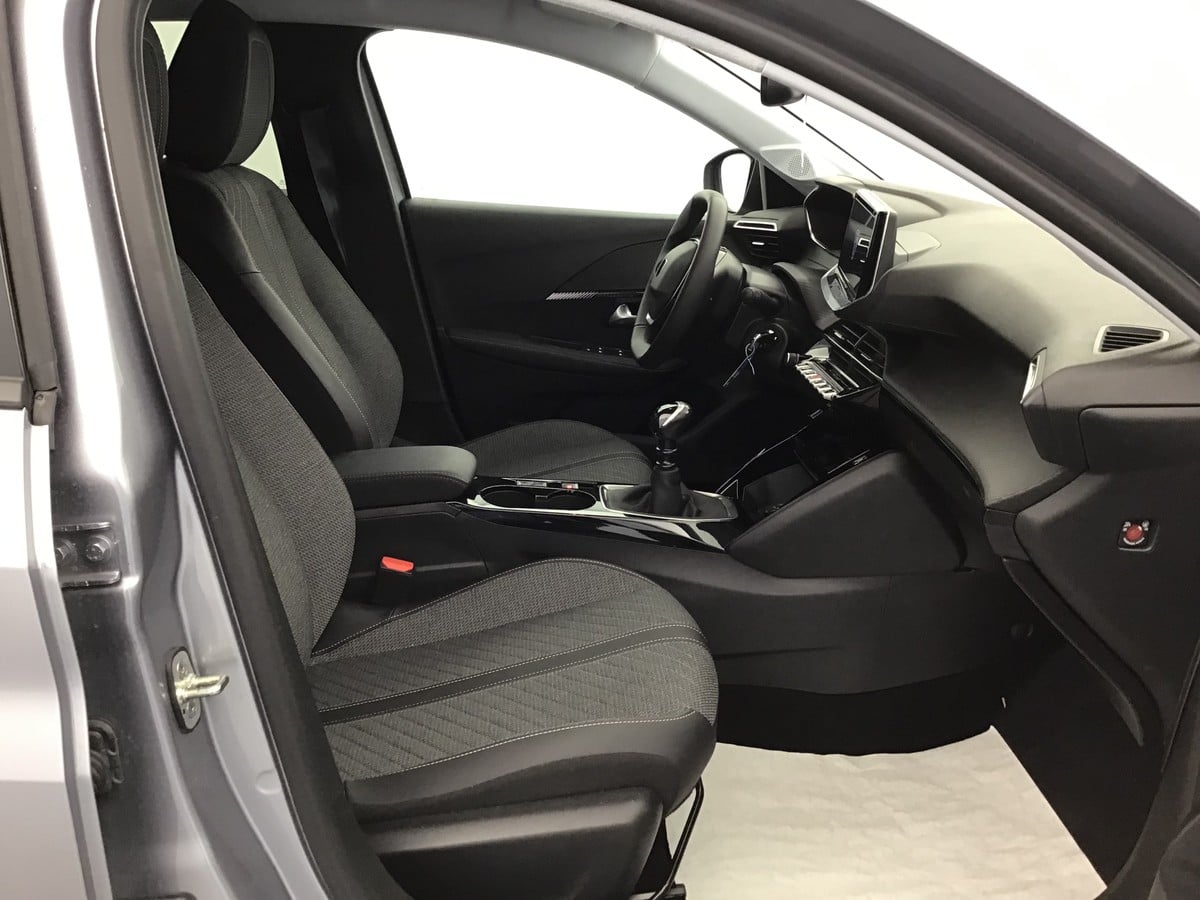 Peugeot 208 Allure 1.2 Gasoline 102hp photo