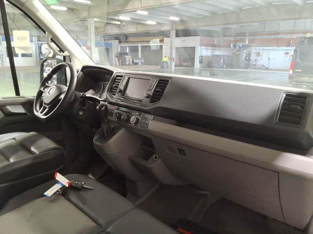 VOLKSWAGEN CRAFTER 35 FOURGON MWB HR DSL 2.0 CR TDi L3H3 Automatic-8 STOCK photo