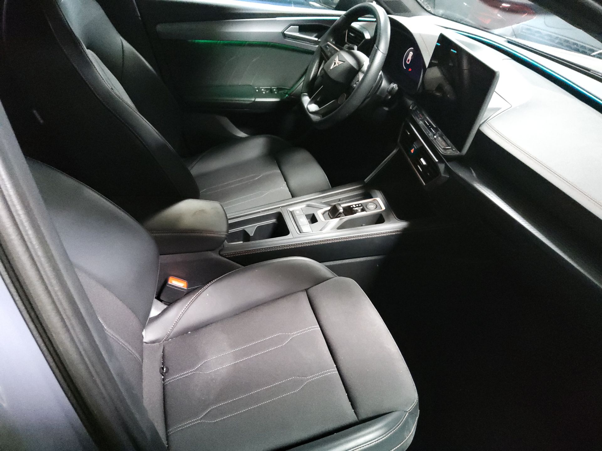 CUPRA Leon 1.5 PHEV DSG 205cv automatico SportsTourer(Winterpack) photo