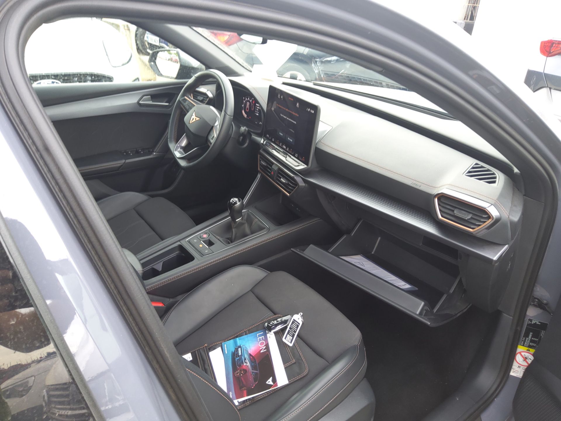 CUPRA Leon 1.5 TSI S&S 150cv Manual SportsTourer photo