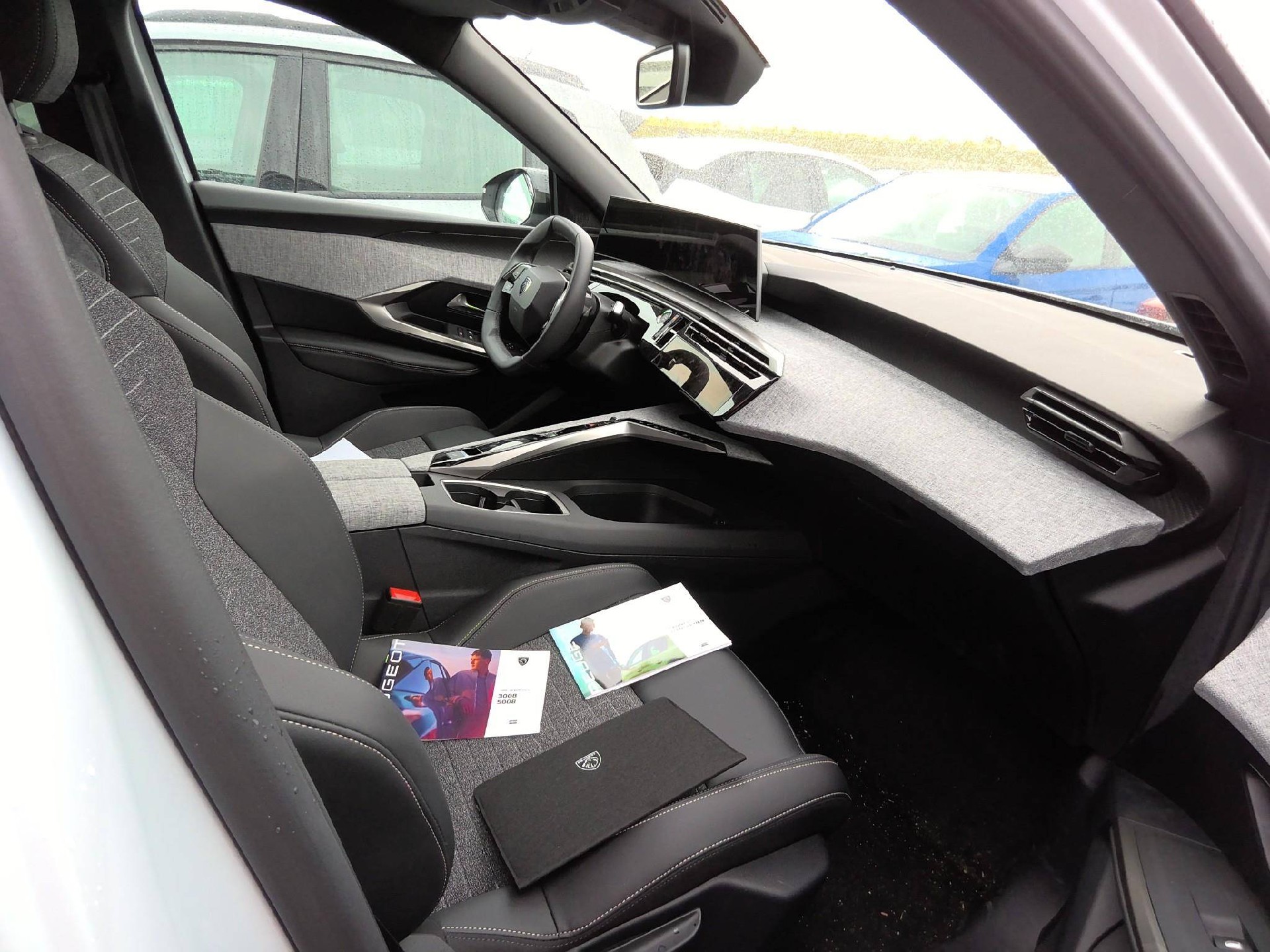 Peugeot 5008 Allure Hybrid 145 ch e-DCS6 photo
