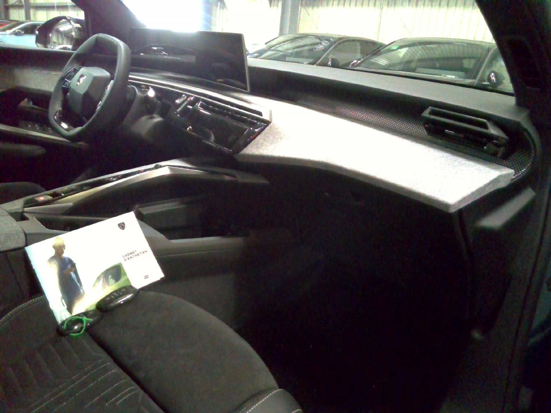 Peugeot 5008 GT Hybrid 145 ch e-DCS6 photo