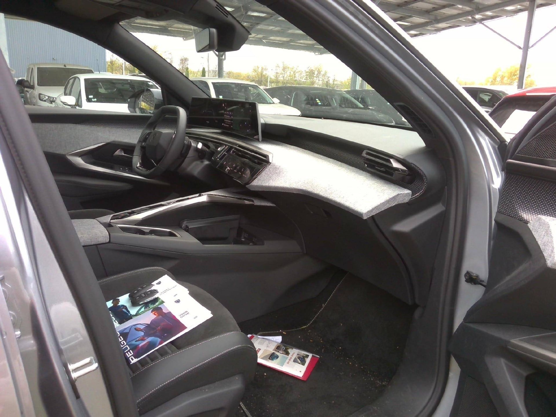 Peugeot 5008 GT Hybrid 145 ch e-DCS6 photo