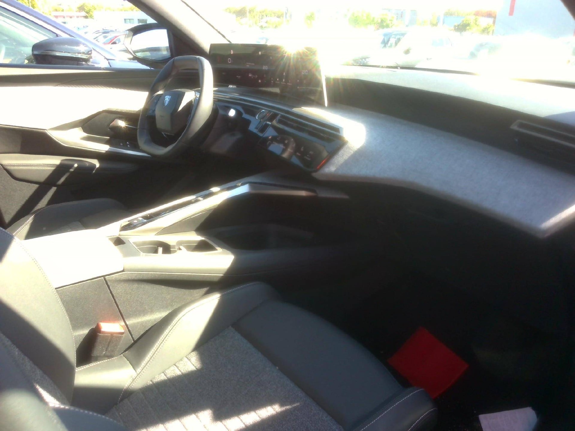 Peugeot 5008 Allure Hybrid 145 ch e-DCS6 photo