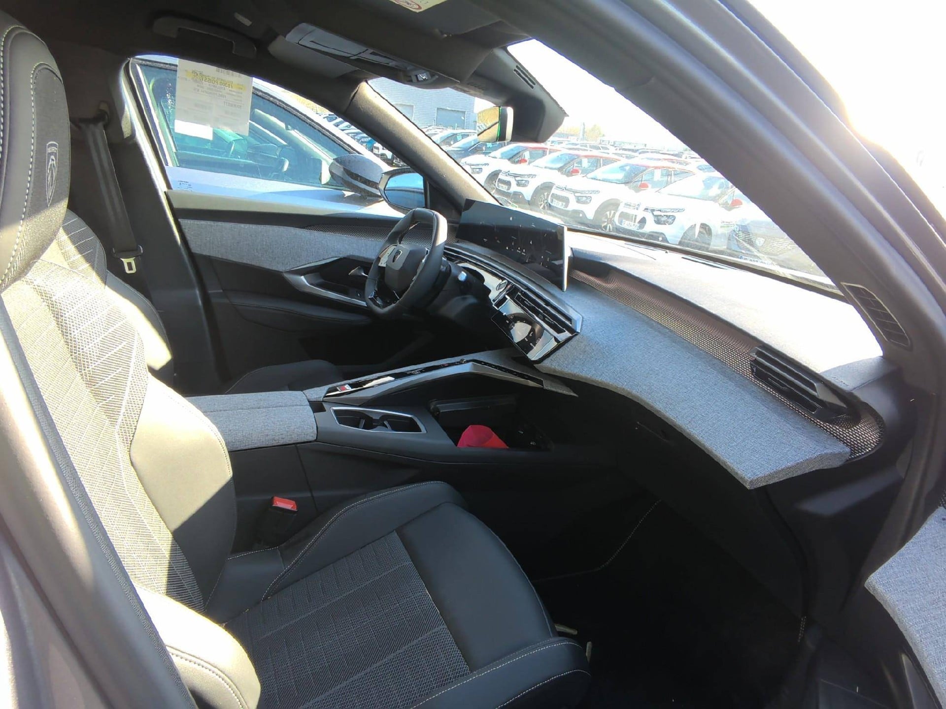Peugeot 5008 GT Hybrid 145 ch e-DCS6 photo