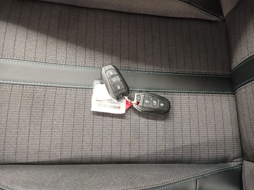 PEUGEOT 2008 - 2020 1.2 PureTech 130 Allure S&S (EU6.3) 5d photo