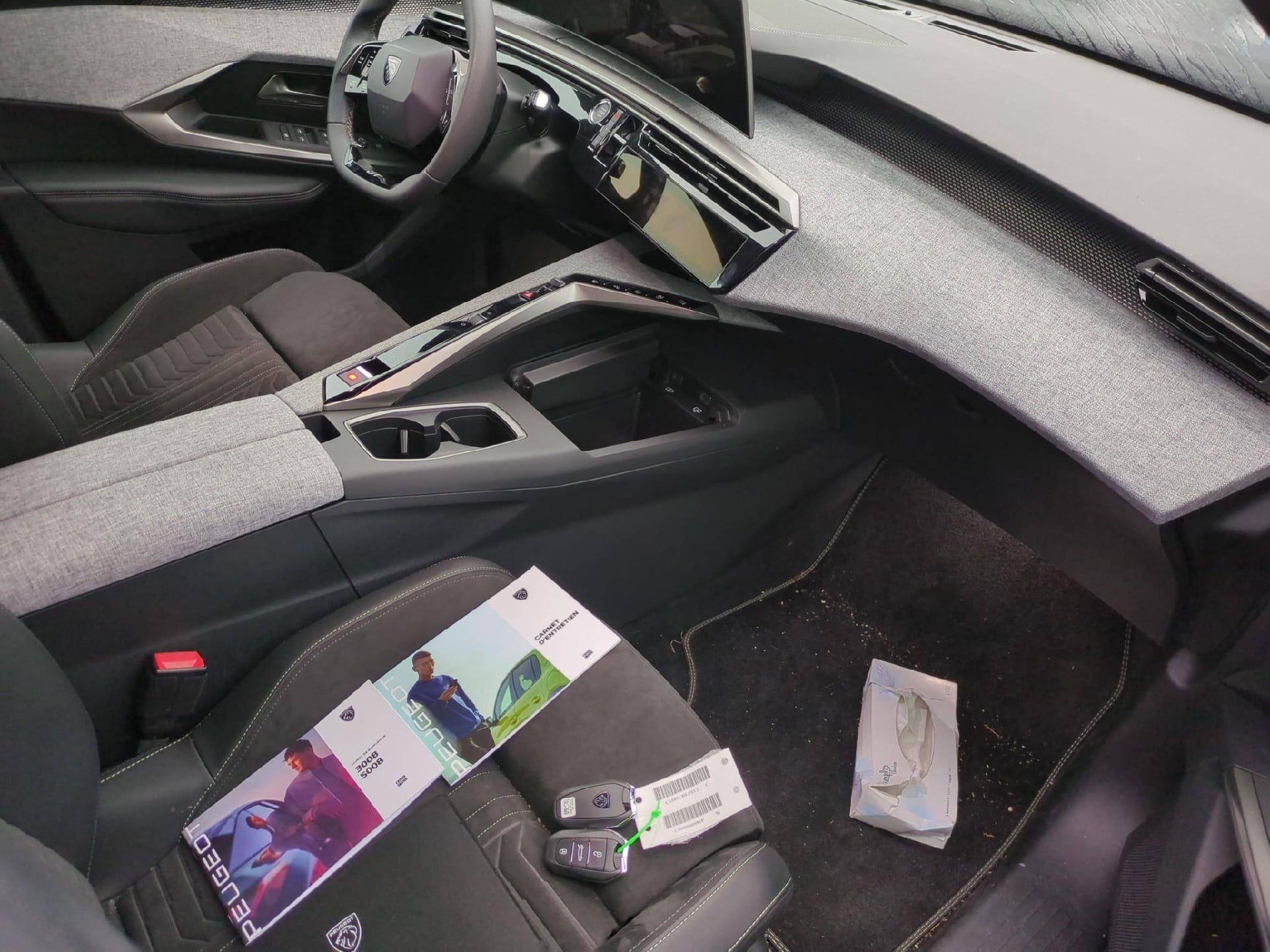 Peugeot 5008 GT Hybrid 145 ch e-DCS6 photo