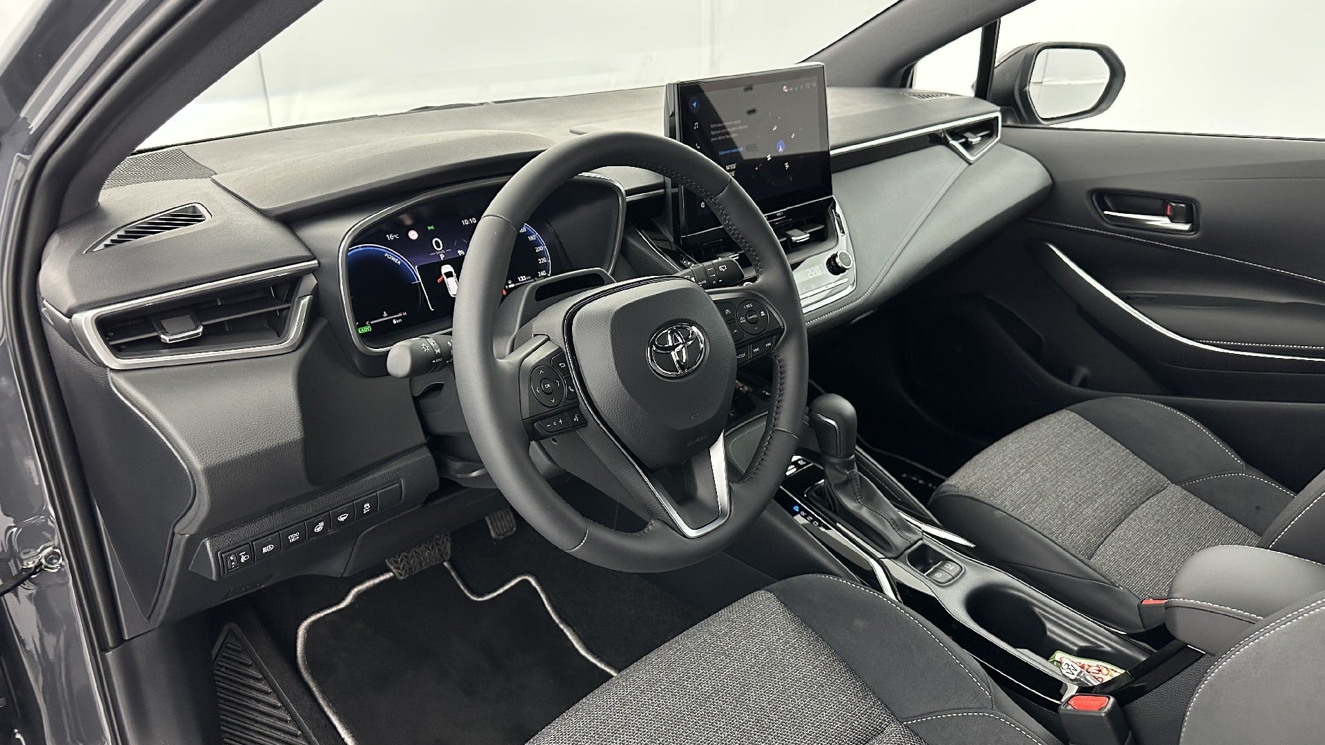 Toyota Corolla Design 1.8 Hybride 140ch photo