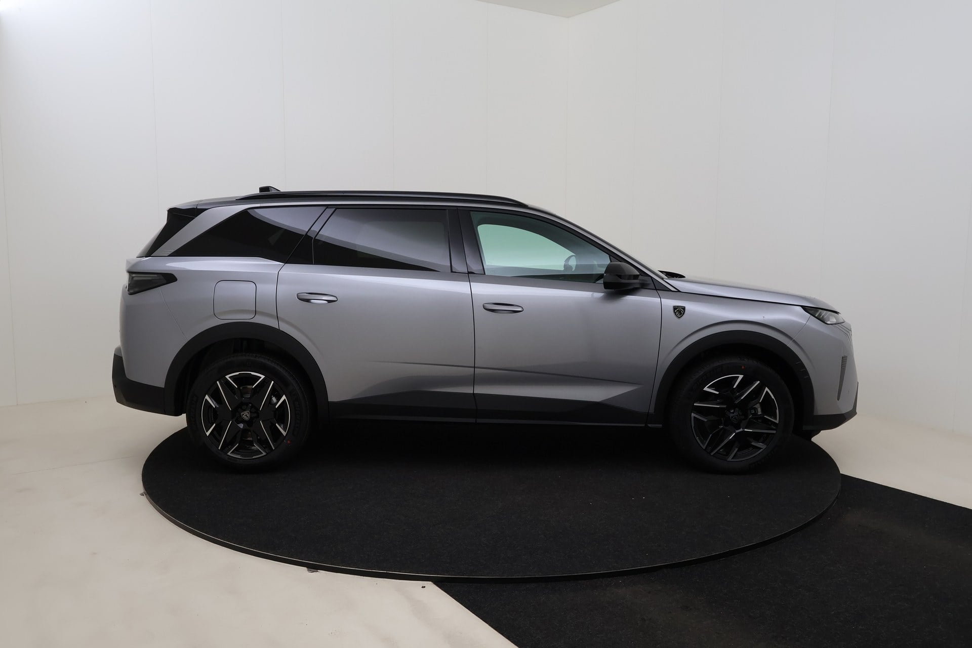 Peugeot 5008 GT Hybrid 145 hp e-DSC6 photo