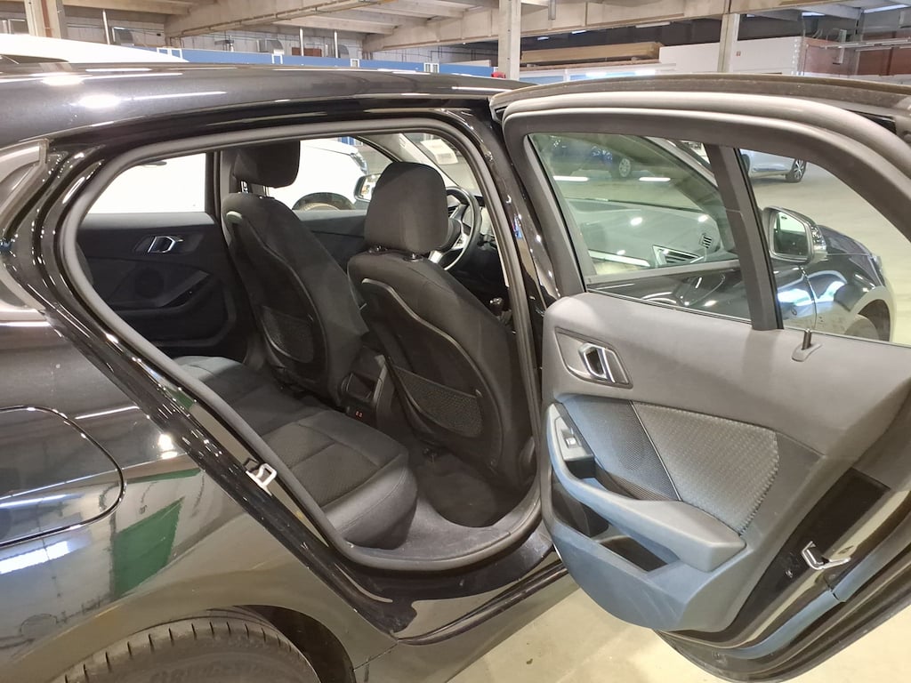 BMW 1 HATCH DIESEL - 2019 116 d AdBlue photo