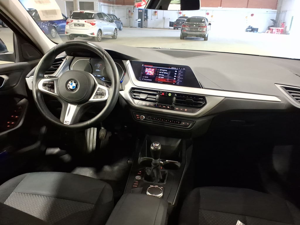 BMW 1 HATCH DIESEL - 2019 116 d AdBlue photo