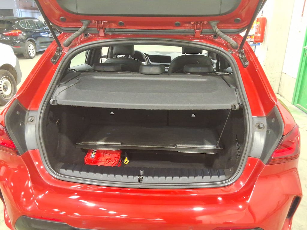 BMW 1 SERIES HATCH 1.5 118IA (100KW) photo
