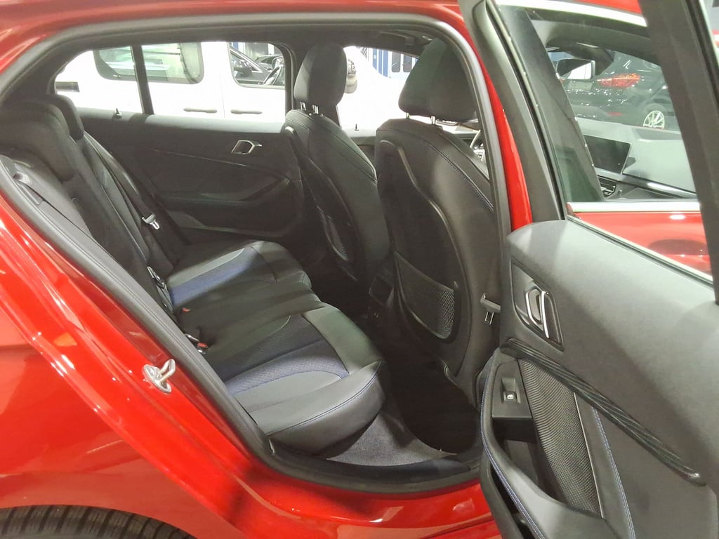 BMW 1 SERIES HATCH 1.5 118IA (100KW) photo