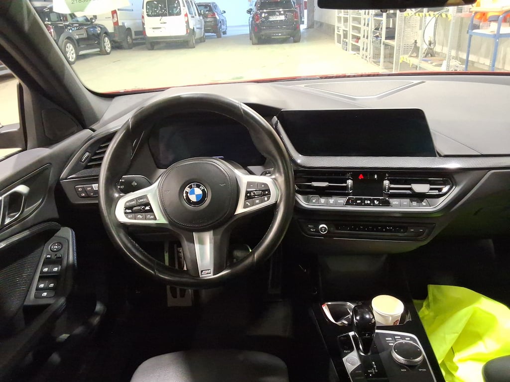 BMW 1 SERIES HATCH 1.5 118IA (100KW) photo