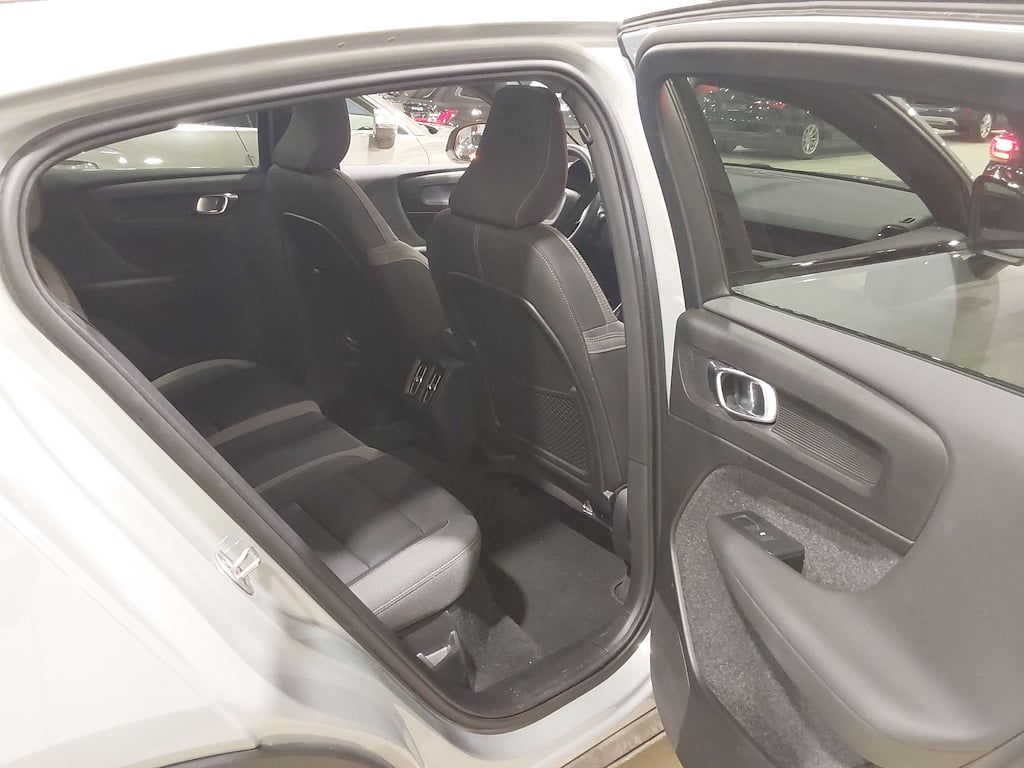 VOLVO C40 BEV 82KWH RECHARGE EXTEND RANGE ULTIMATE photo