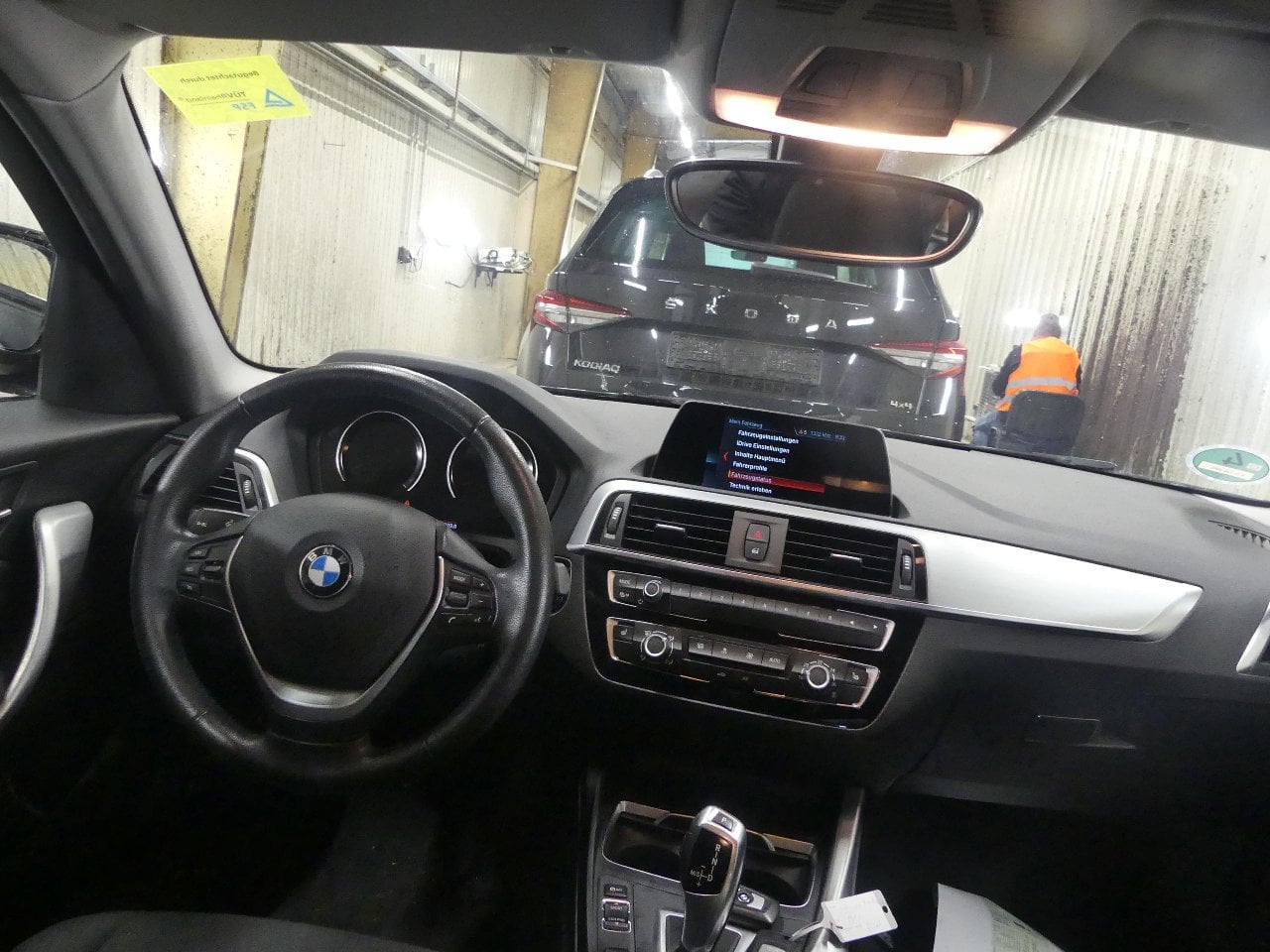 Baureihe 1 Lim. 5-trg. 120d Advantage 2.0 140KW AT8 E6 photo