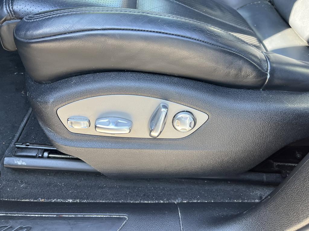 PORSCHE Macan Macan photo