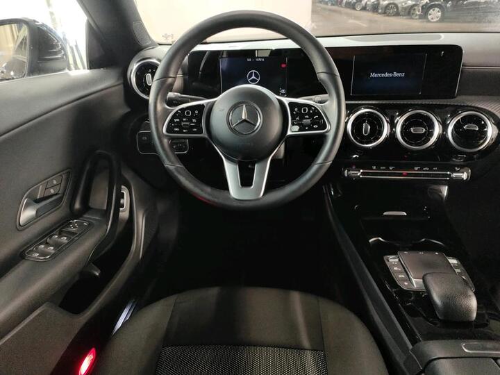 Mercedes CLA CLA CLA 180 100kW/136pk  4D/P Auto-7 photo