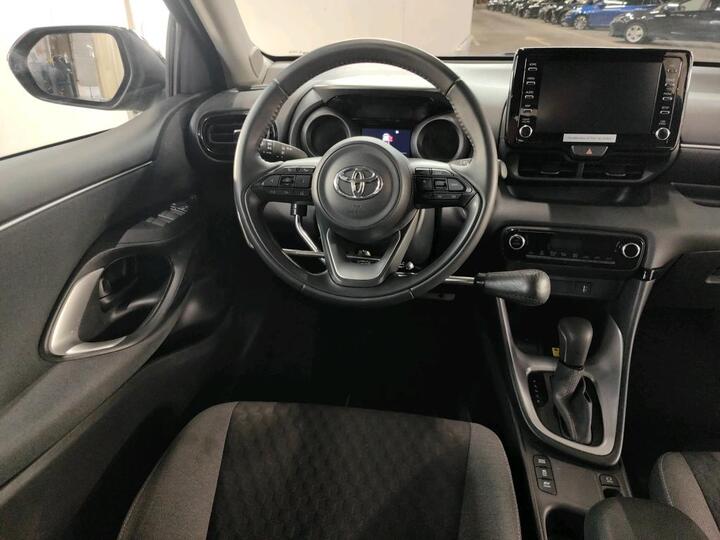 Toyota Yaris Yaris 1.5 VVT-i Hybrid Iconic e-CVT (Active Hybrid) 85kW/116pk  5D/P Auto-V photo