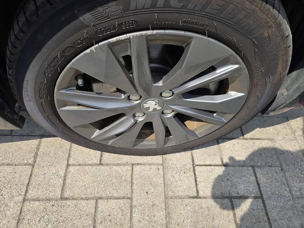 PEUGEOT e-208 50 kWh Active Pack photo