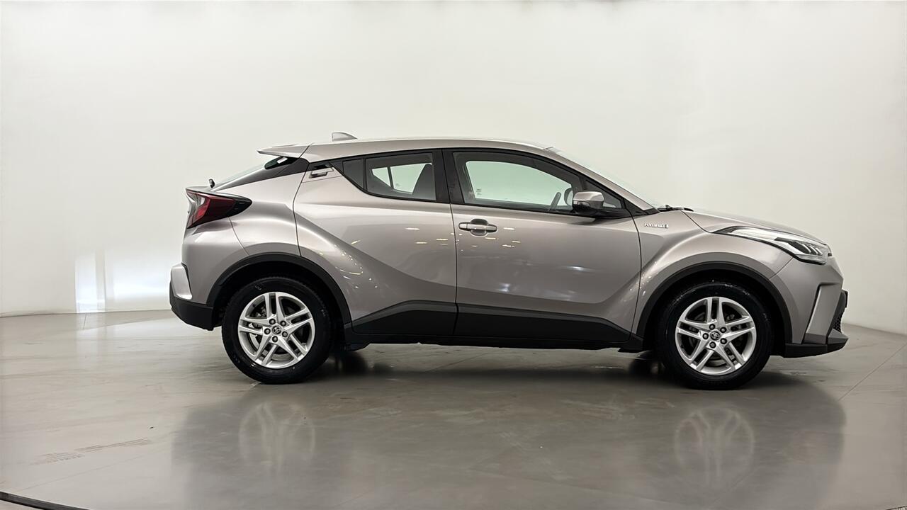 TOYOTA C-HR / 2016 / 5P / SUV 1.8 Hybride 122 Dynamic Business Stage A photo