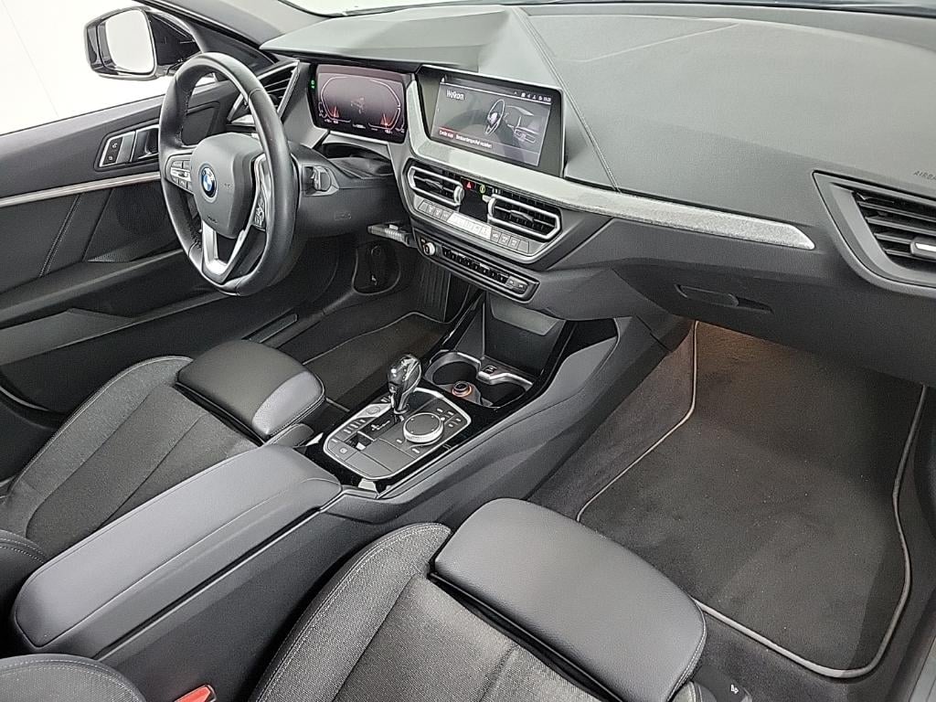 BMW 1-serie 118iA 5D 100kW photo