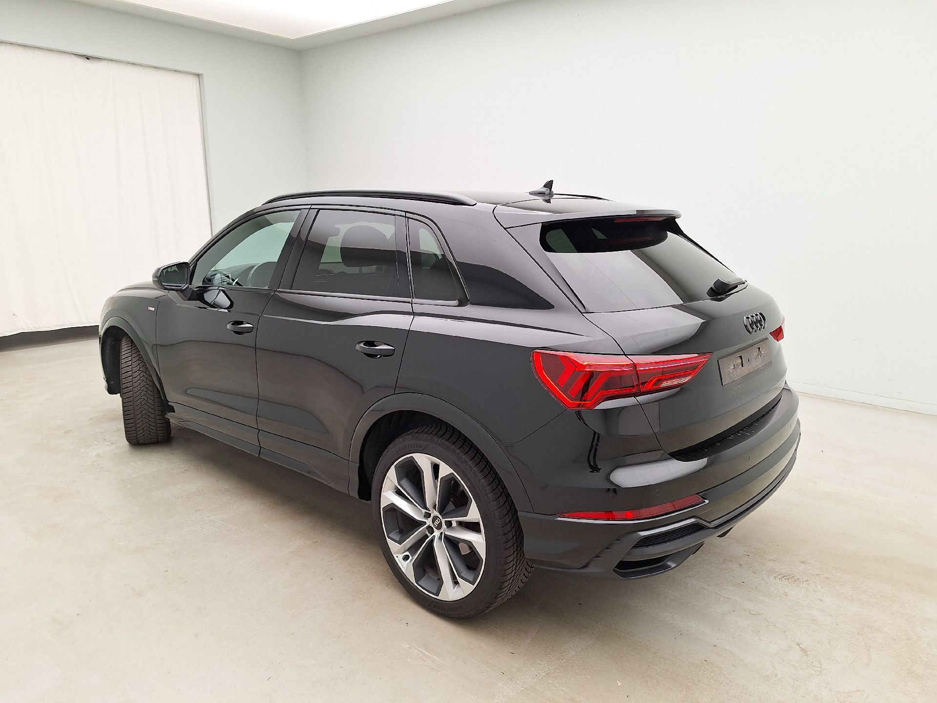Audi, Q3 '18, Audi Q3 35 TDI S tronic S line Business Edition 5d photo