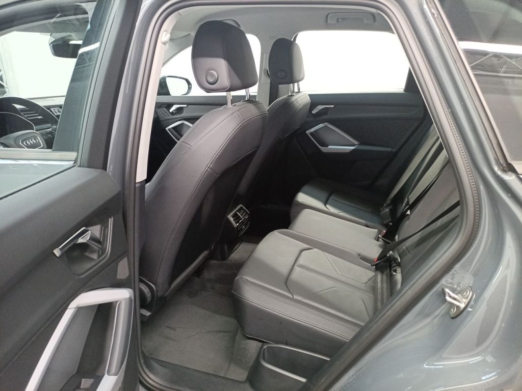 Audi Q3 35 TDI S Tronic Bus. Ed. Attraction 5d photo