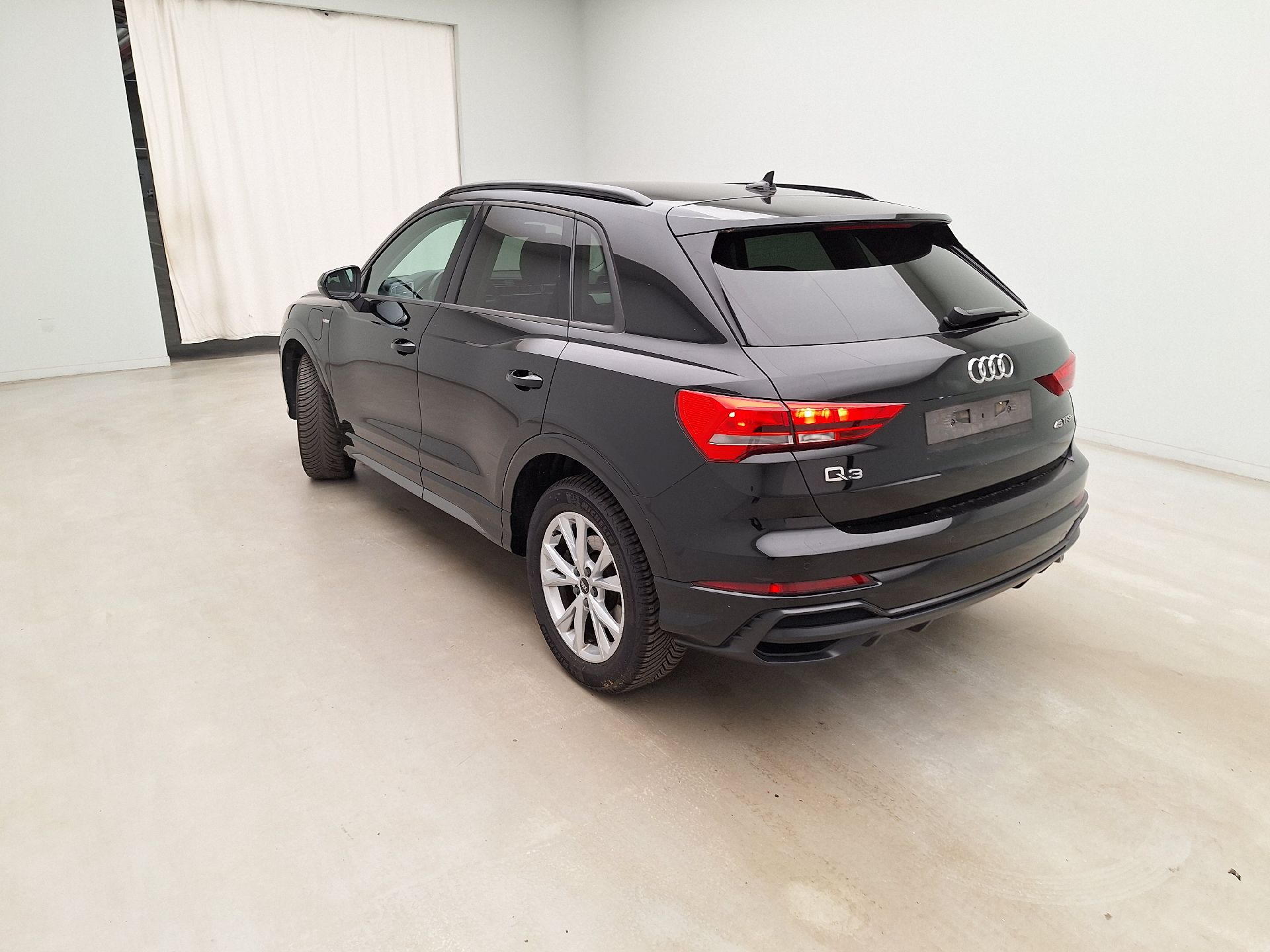Audi, Q3 '18 PHEV, Audi Q3 45 TFSI e S tronic S Line 5d photo
