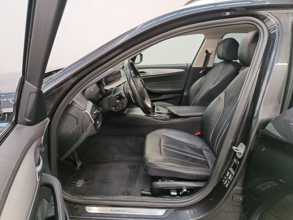 BMW 5 TOURING DIESEL - 2020 520 dXA 190 MHD 5d photo