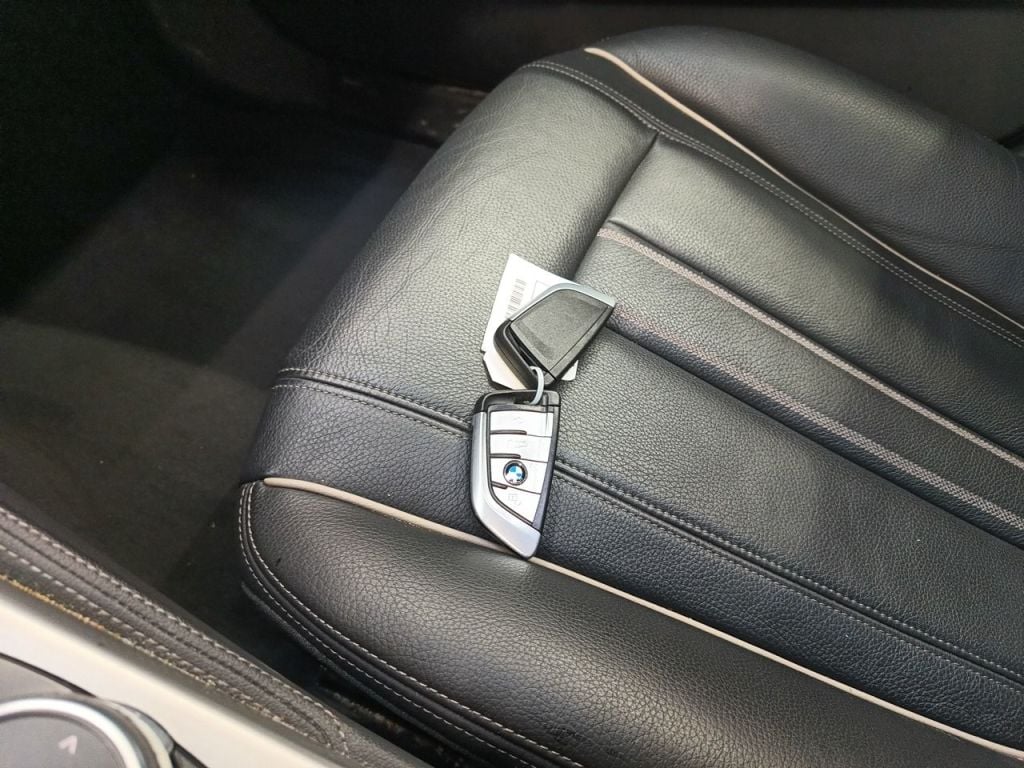 BMW 5 TOURING DIESEL - 2020 520 dXA 190 MHD 5d photo
