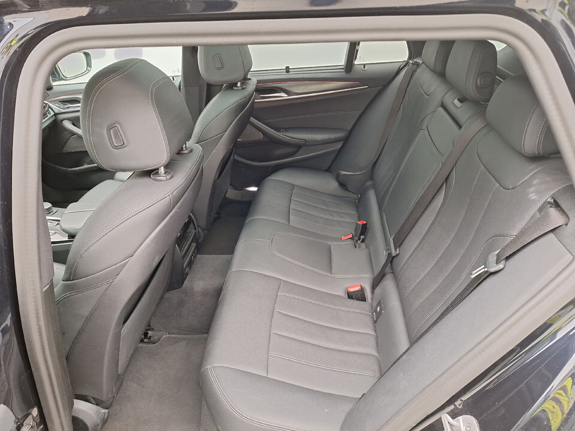 BMW, 5-serie To FL'20, BMW 5 Reeks Touring 520i Aut. (120 kW) 5d photo